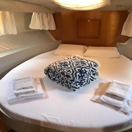 Yacht Botel